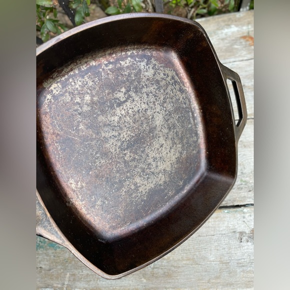 Lodge black cast iron square pan - Picture 4 of 8